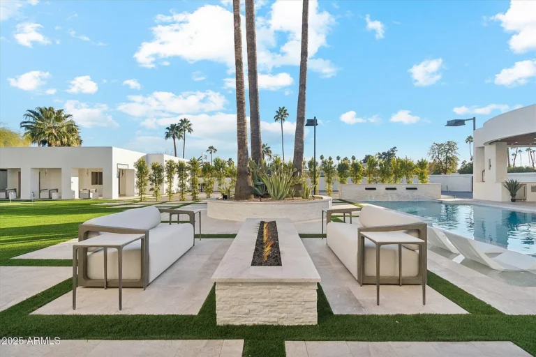 Fire Pit Lounge