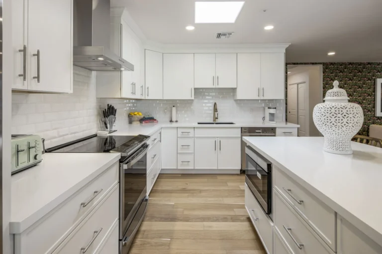 Kitchen & Dining